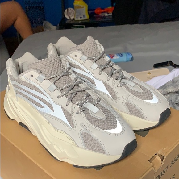 Yeezy 700 Static - Picture 1 of 4